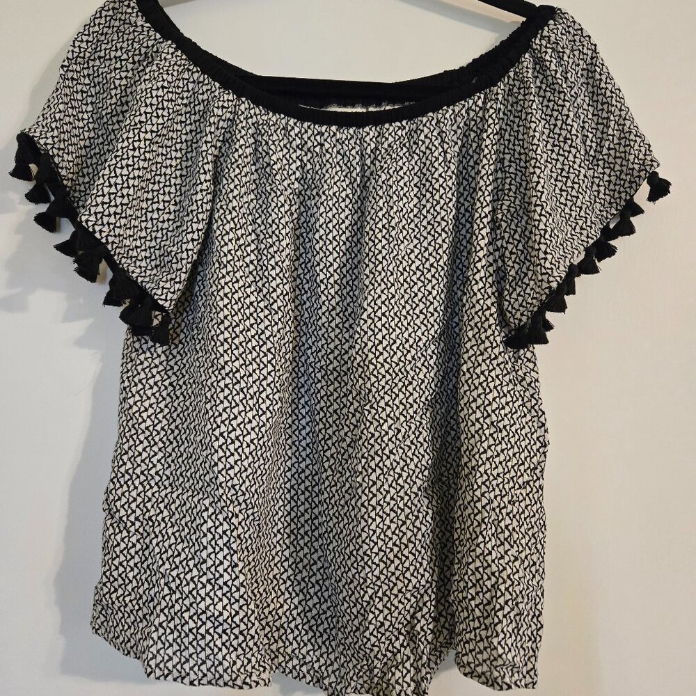 Pants Store Black and White Top